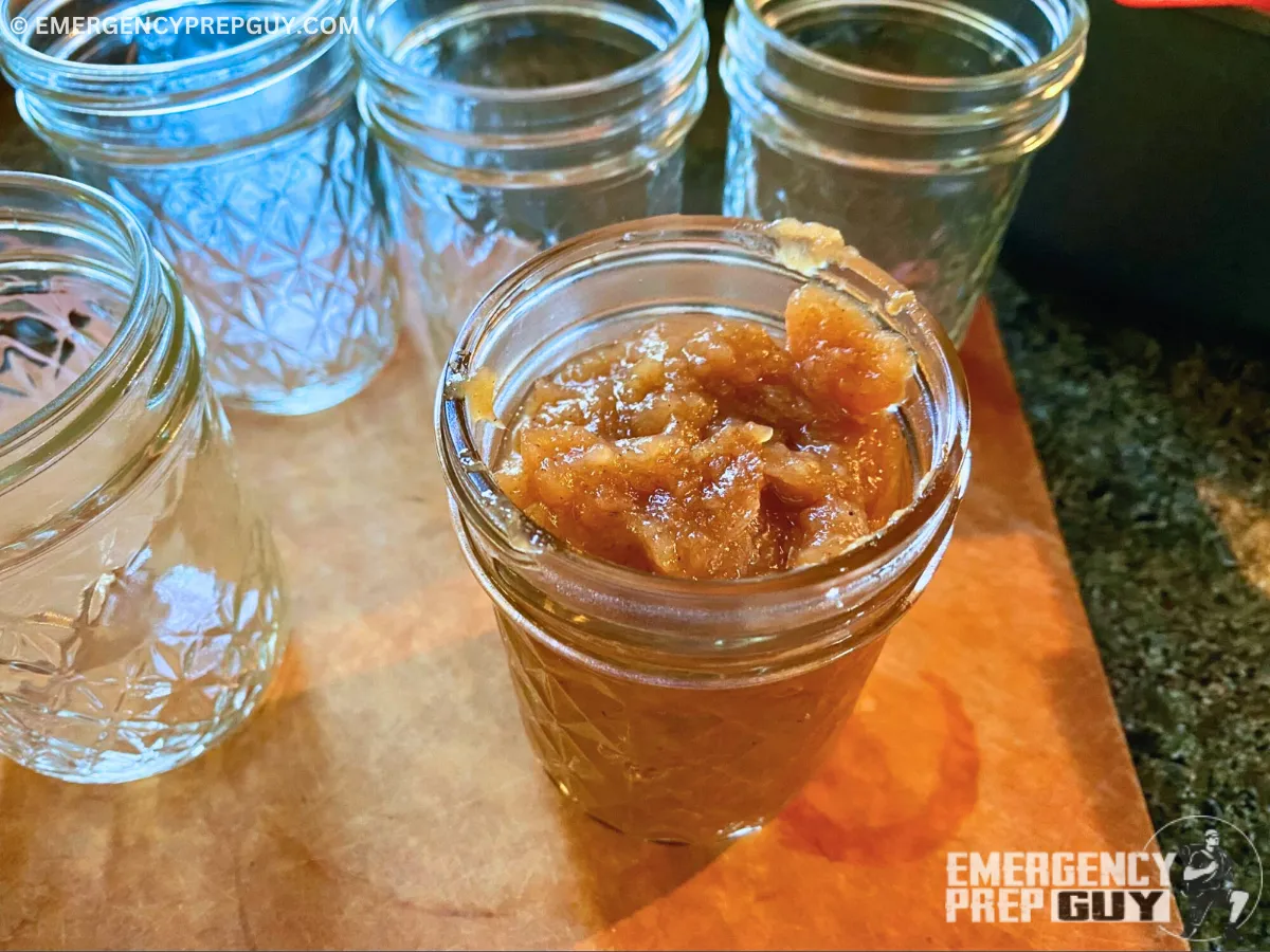 filling jars with apple butter